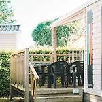 Zecamping 3 Etoiles Dog Friendly Tennis Piscine Chauffee Campsite